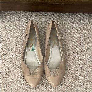 Anne Klein Beige and Tan Flats